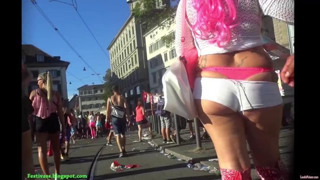 84 tattooed milf show her pink thong