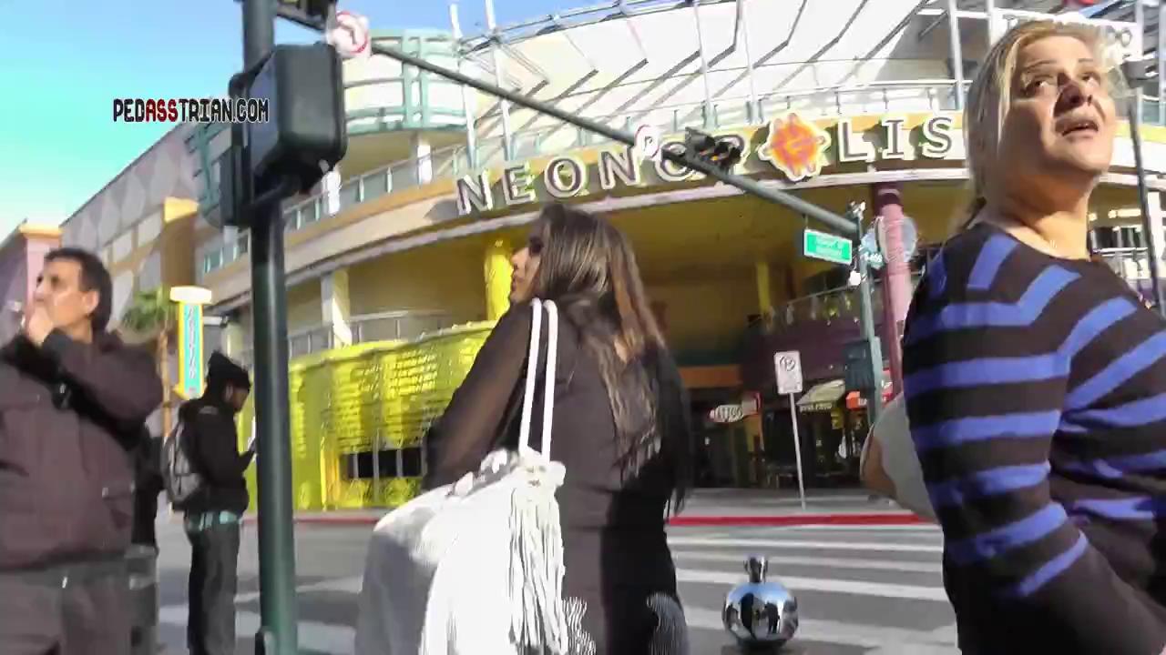 Watch gg180 Girls Pissing Outdoors Galician Gotta 180 at Voyeurex