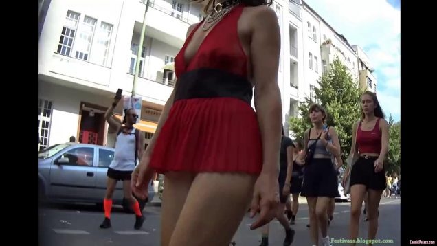 371 exhibitionist girl shows p…y